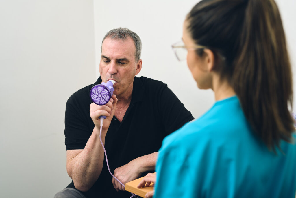 Man using a spirometry machine